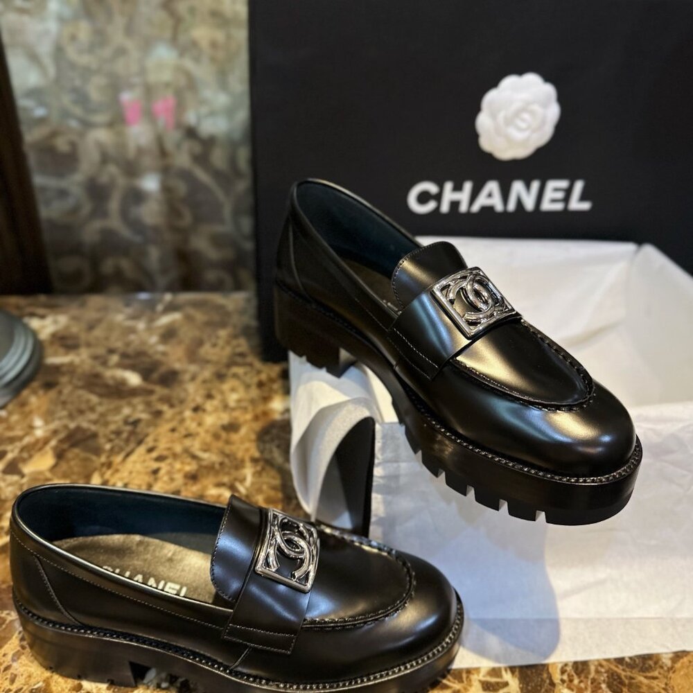 Women's Chanel loafers🎉 - Picture 5 of 8